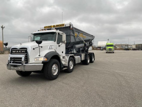 2023 MACK GU813 GRANITE TWIN-STEER Aggregate Spreader