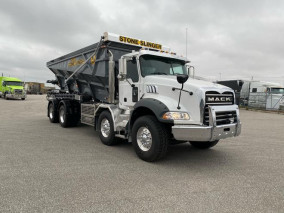 2023 MACK GU813 GRANITE TWIN-STEER Aggregate Spreader