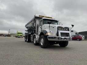 2023 MACK GU813 GRANITE TWIN-STEER Aggregate Spreader